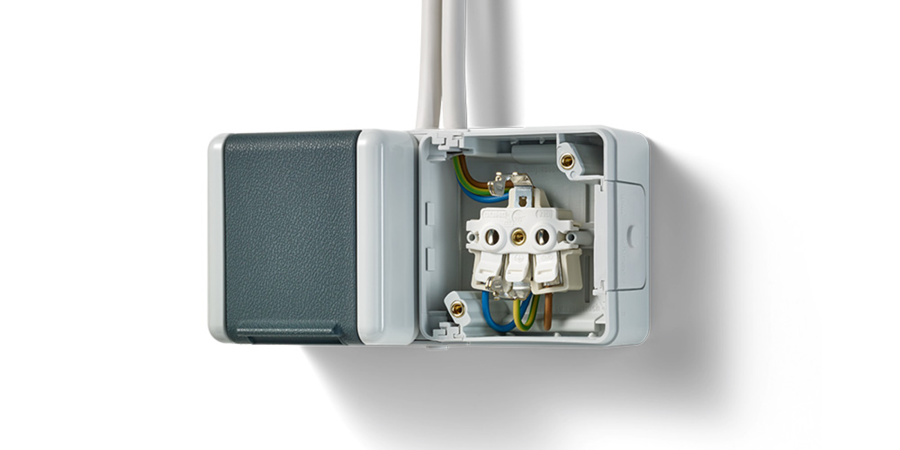 Doppelsteckdose mit Trennsteg bei EMS Elektro & Klimatechnik GmbH in Wurzen